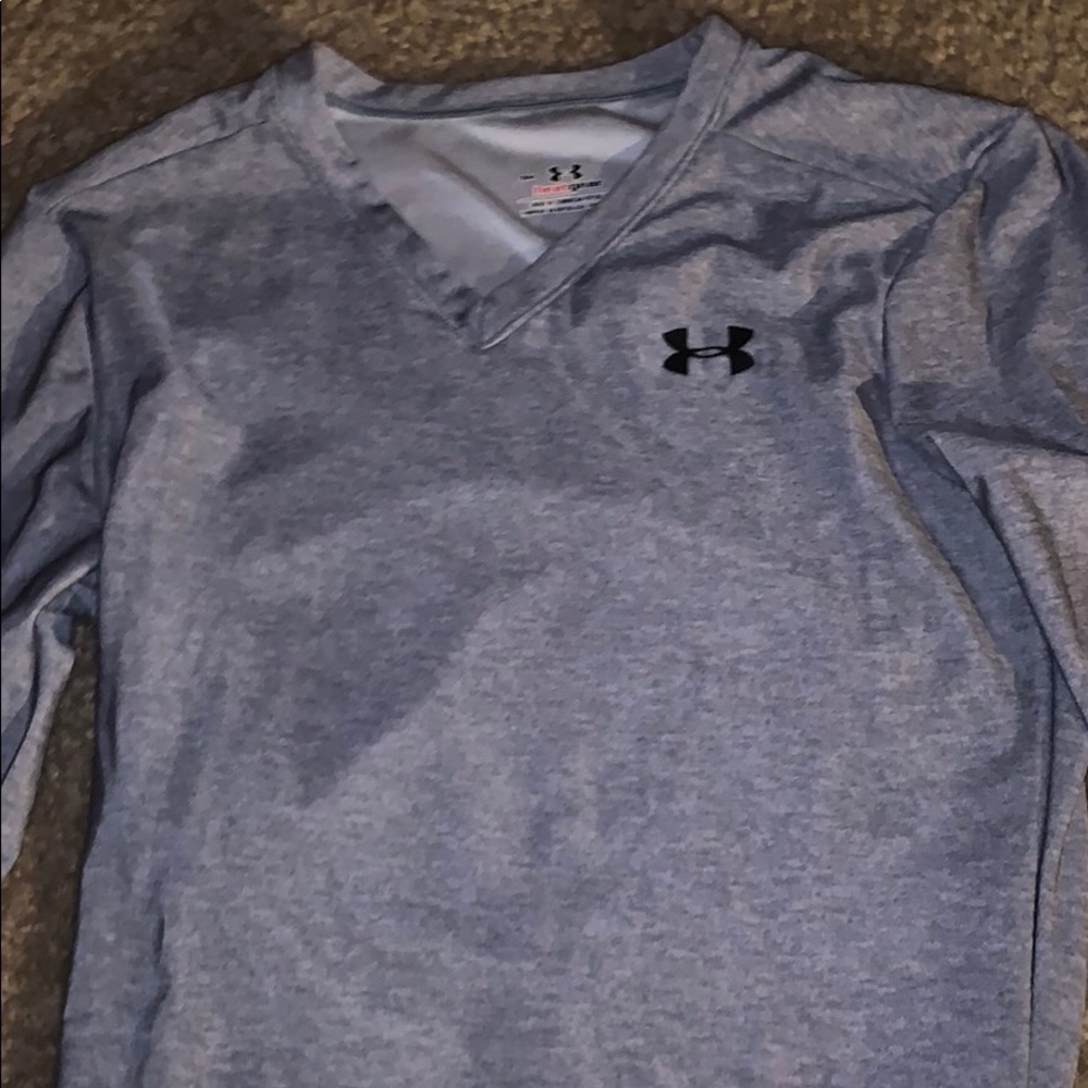 long sleeved under armor work out shirt.